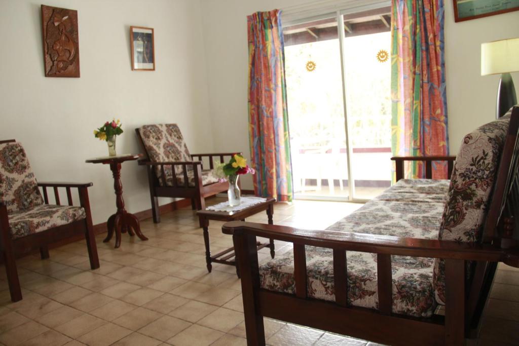 One-Bedroom Apartment with Garden View