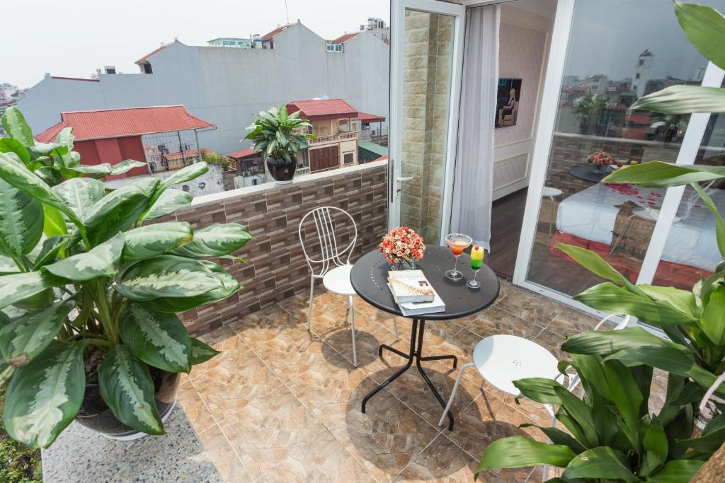 Balcony/terrace, Luxury Old Quarter Hotel & Gym in Hanoi