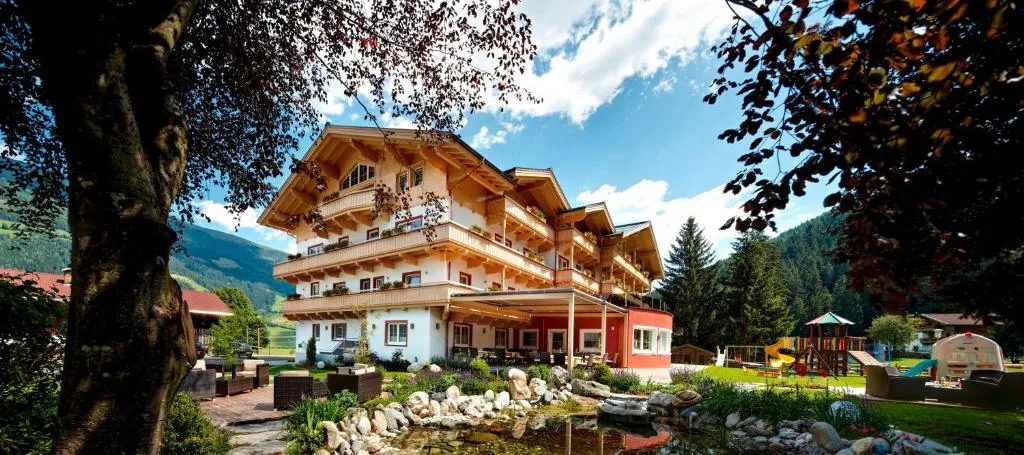 Hotel Grundlhof，位于维尔德科格尔山麓布兰贝格的酒店