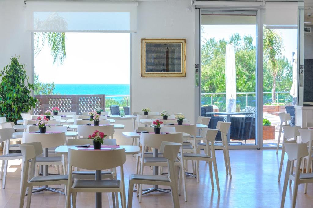 Albatros Family — Salou, Catalonia