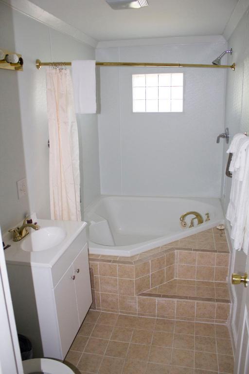 Budget Inn photo