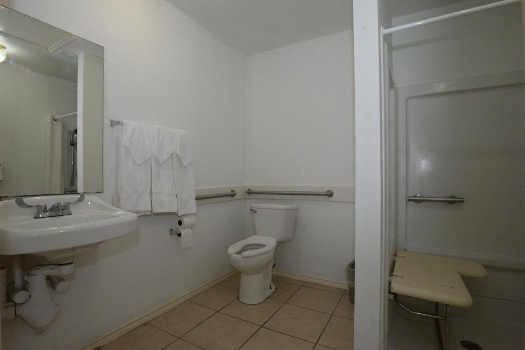 Port Isla Inn photo