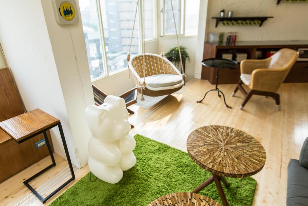 Shared lounge/TV area