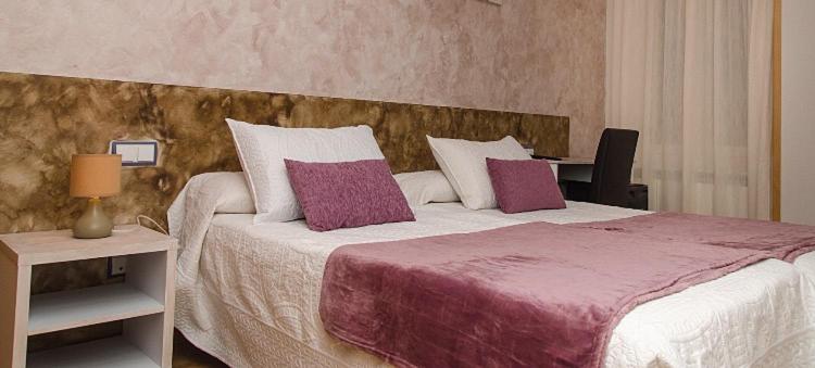Hostal Don Rodrigo photo