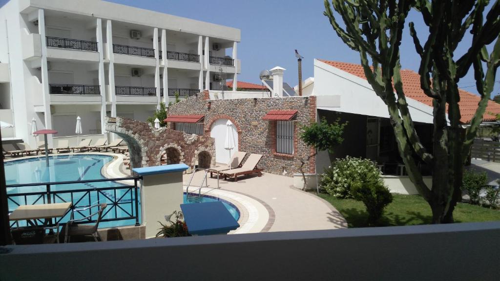 Bright Star — Swimming pool in Faliraki, South Aegean