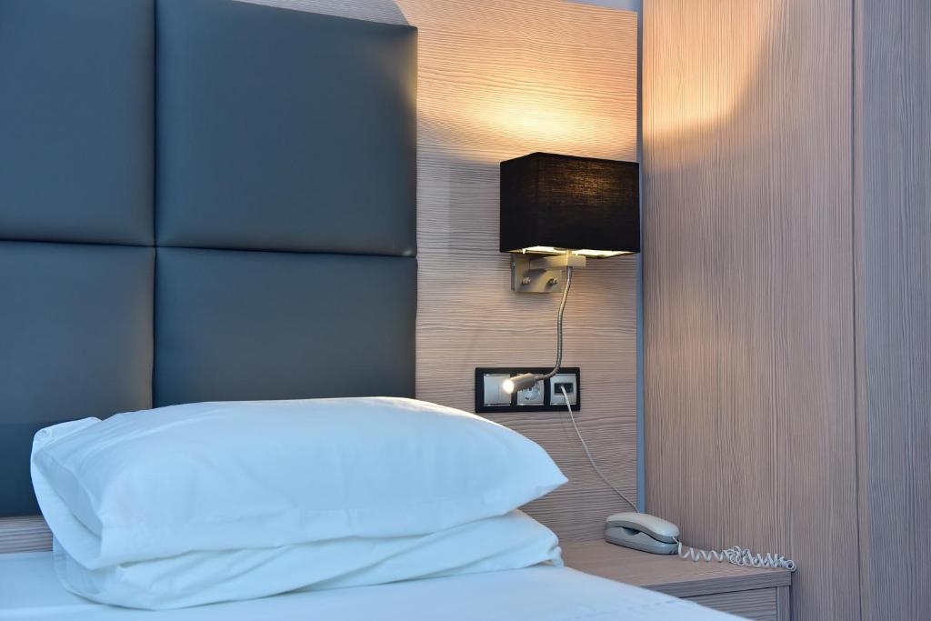 Bright Star — Hotel rooms in Faliraki, South Aegean
