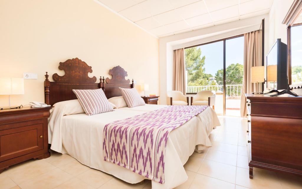Hotel Gaya — Hotel rooms in Peguera, Balearic Islands