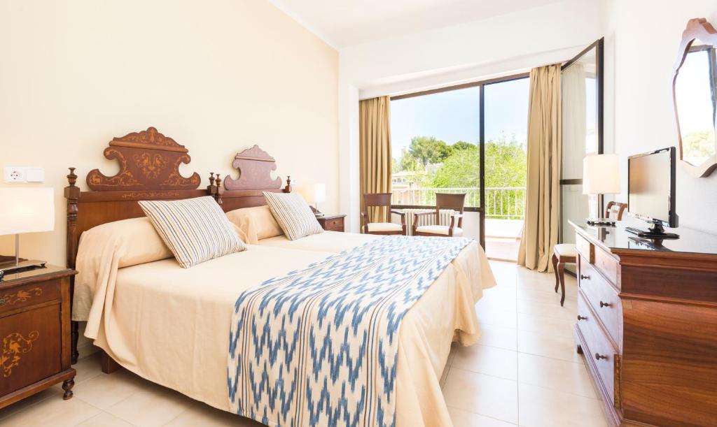 Hotel Gaya — Hotel rooms in Peguera, Balearic Islands