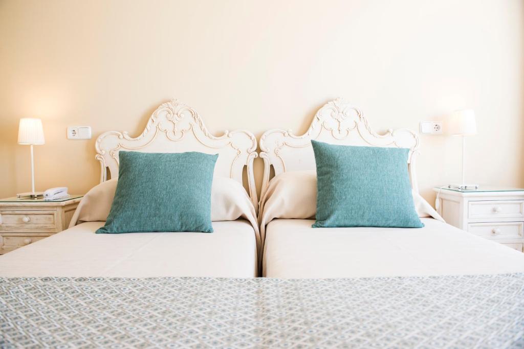 Hotel Gaya — Hotel rooms in Peguera, Balearic Islands