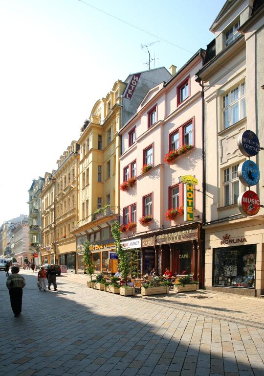 Hotel Kavalerie — Hotel in Karlovy Vary