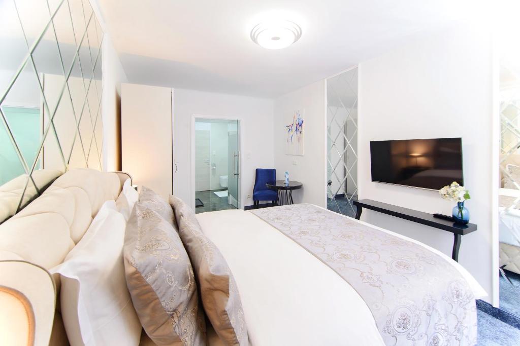 1st City Apartments photo