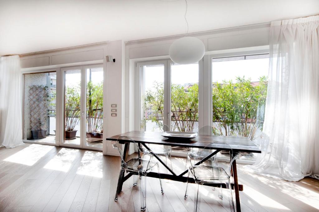 Milano Lush Contemporary Flat, wonderful home with 3 Bedrooms, 6 guests - 4