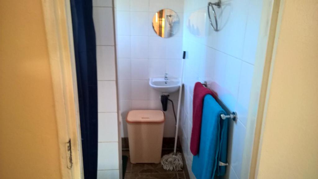Furnished self-catering bedsitter photo