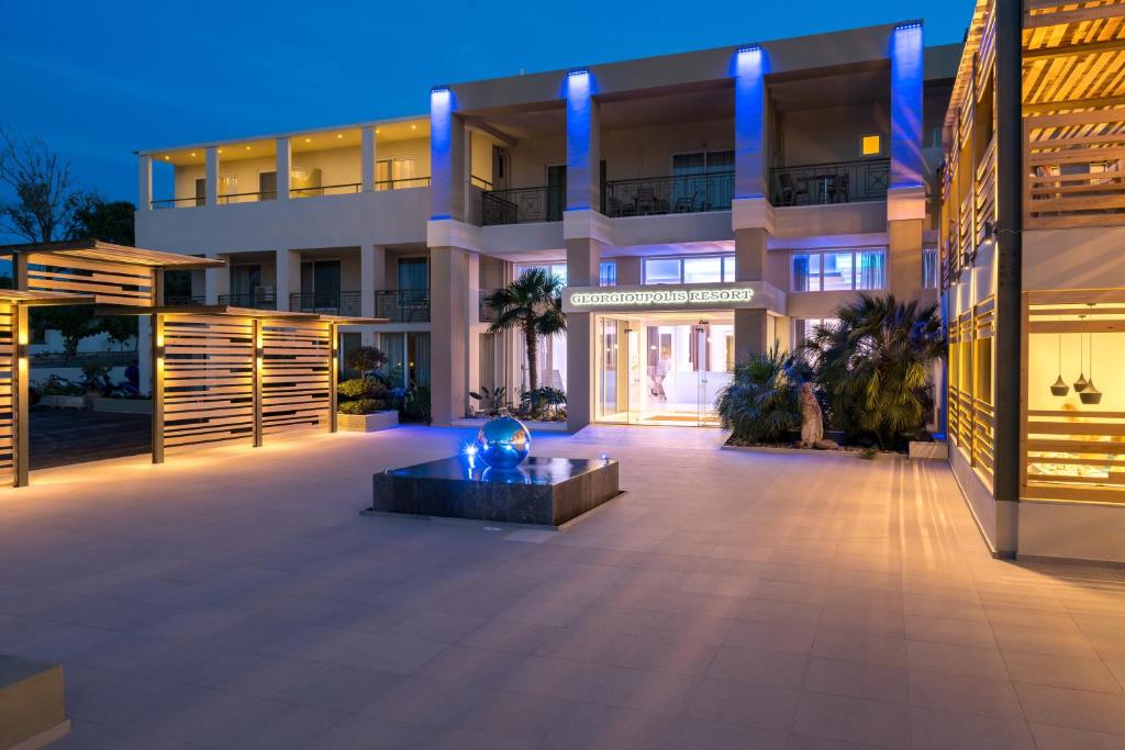 Georgioupolis Resort & Aqua Park — Hotel building in Georgioupolis
