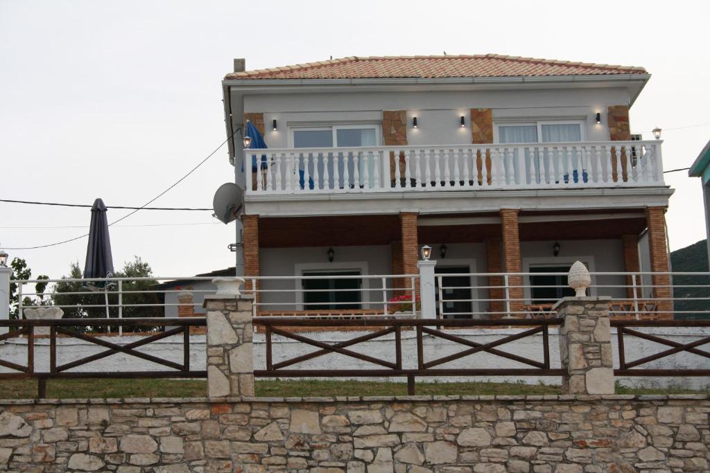 Laura Beach House — Hotel building in Alykes, Ionian Islands