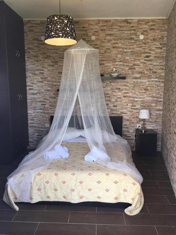 Laura Beach House — Hotel rooms in Alykes, Ionian Islands