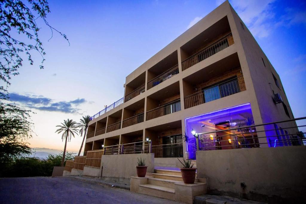 Thara Real Estate — Hotel in Sowayma