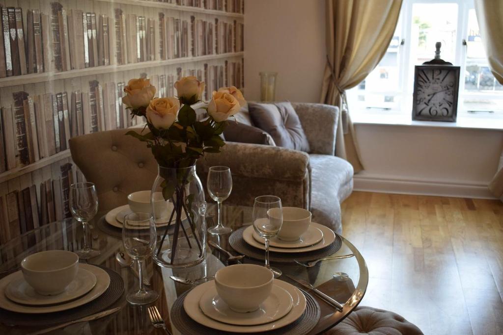 Luxury 2 bed Apartment — Hotel in Witney