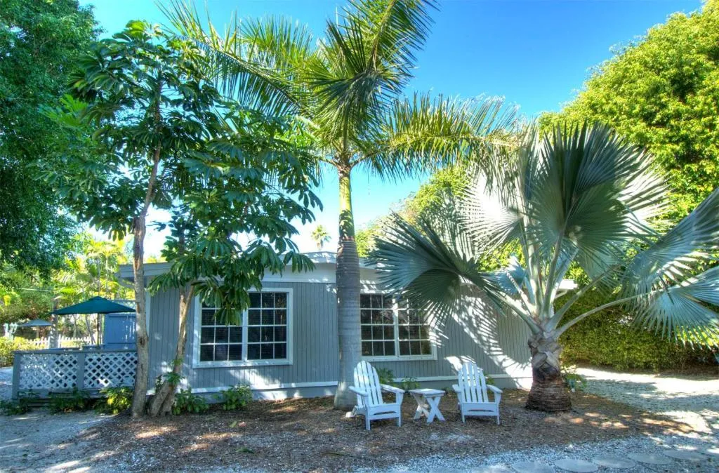 Seahorse Cottages - Adults Only，位于萨尼贝尔的酒店