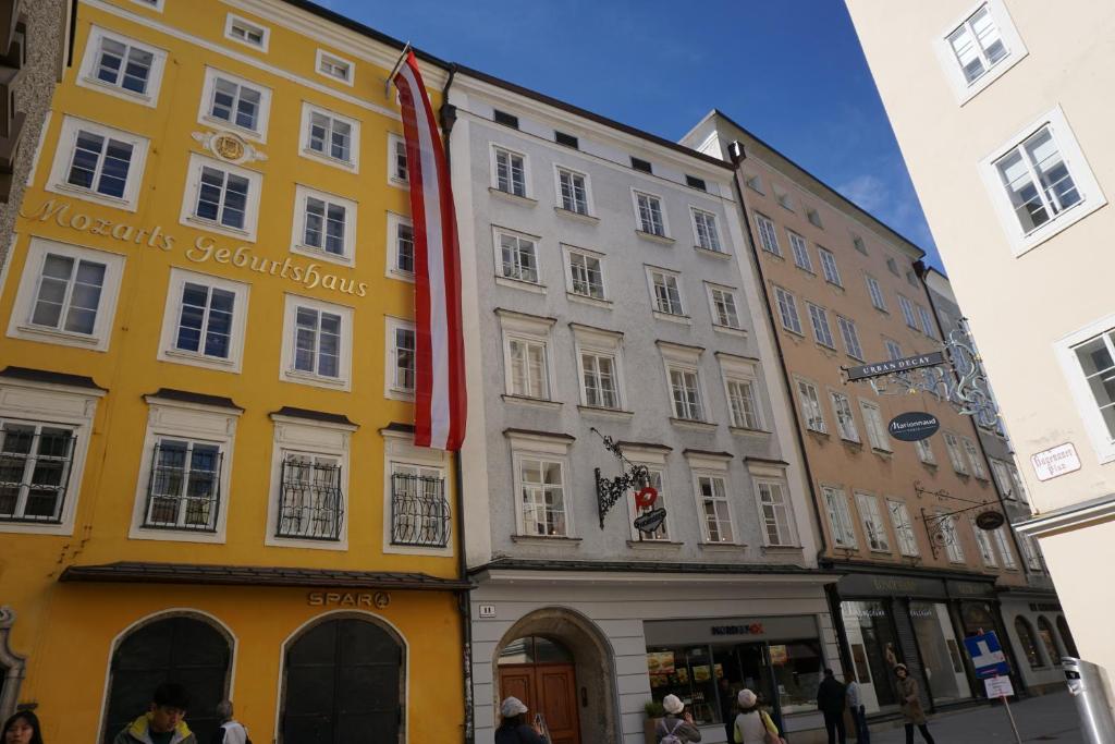 Apartment at Mozart-Geburtshaus photo