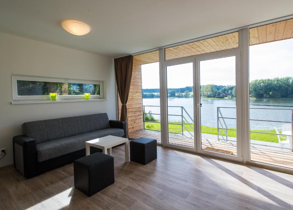 Holiday Home, Chata u jezera - Lenicka in Frymburk