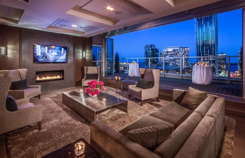One King West Hotel And Residence Photo 32