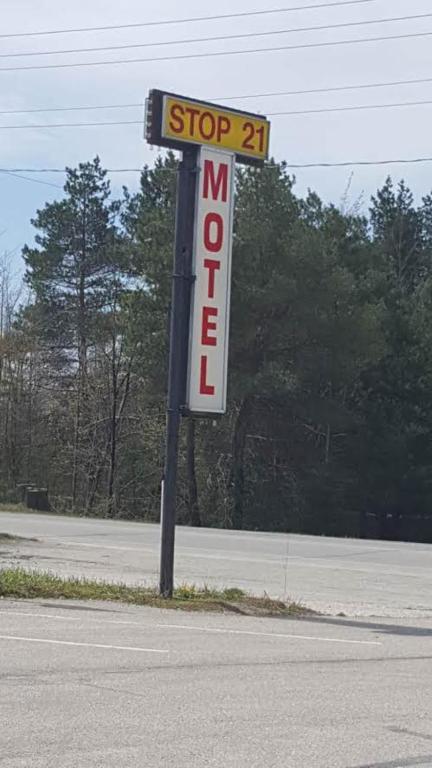 Stop 21 Motel photo