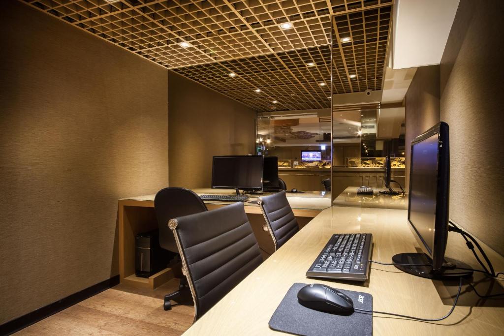 Highly rated by business travelers