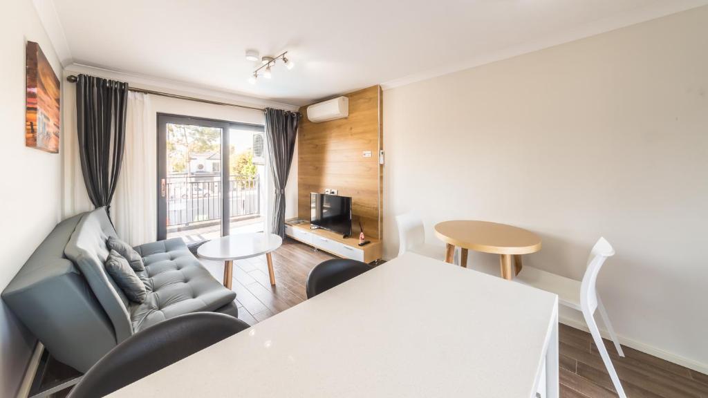 バタビア アパートメンツ (Batavia Apartments                                                                          )