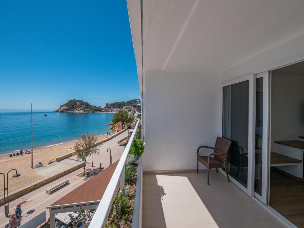 Golden Mar Menuda — Plaża in Tossa de Mar, Katalonia