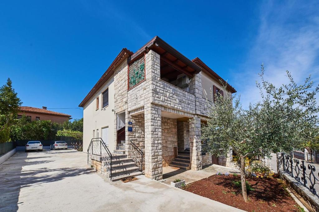 Red Karmenita — Hotel in Umag