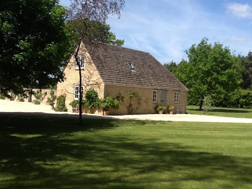 Gardeners Cottage — Hotel in Crudwell
