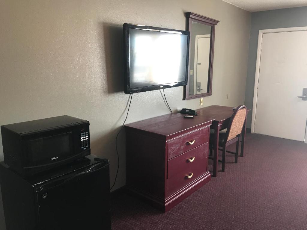 Express Inn Bay City photo