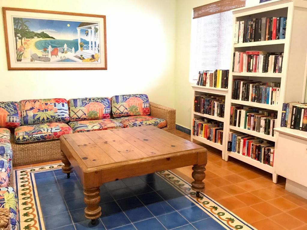 Shared lounge/TV area