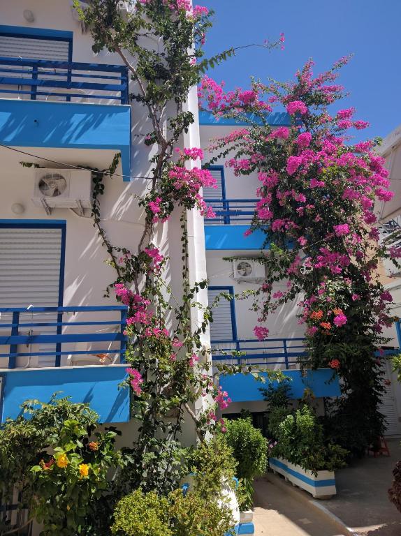 Blue Sky — Hotel in Crete Island