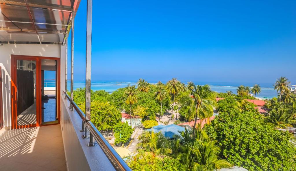 トリトン ビーチ ホテル&スパ アット マーフシ (Triton Beach Hotel & Spa at Maafushi) 周辺案内