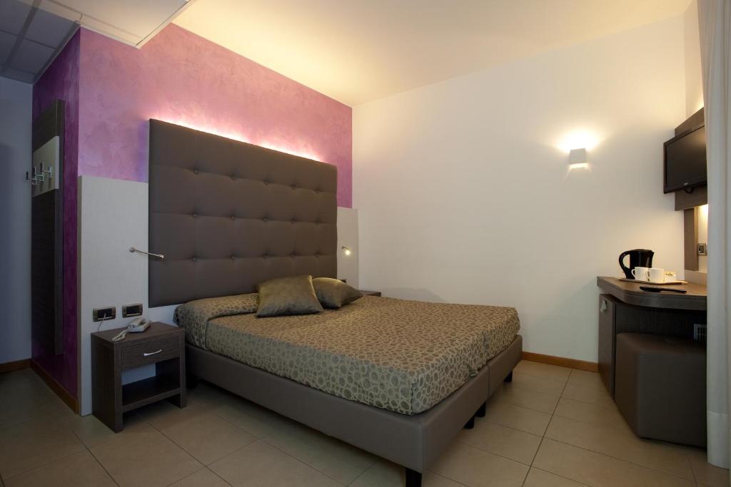 Hotel Tropical — Hotel rooms in Jesolo, Veneto