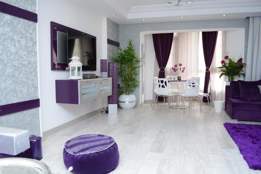 Shared lounge/TV area, Luxury Nile Maadi Cairo Apartment in Cairo