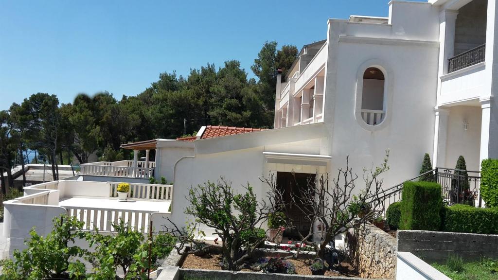 Guest house Fenix Brela photo
