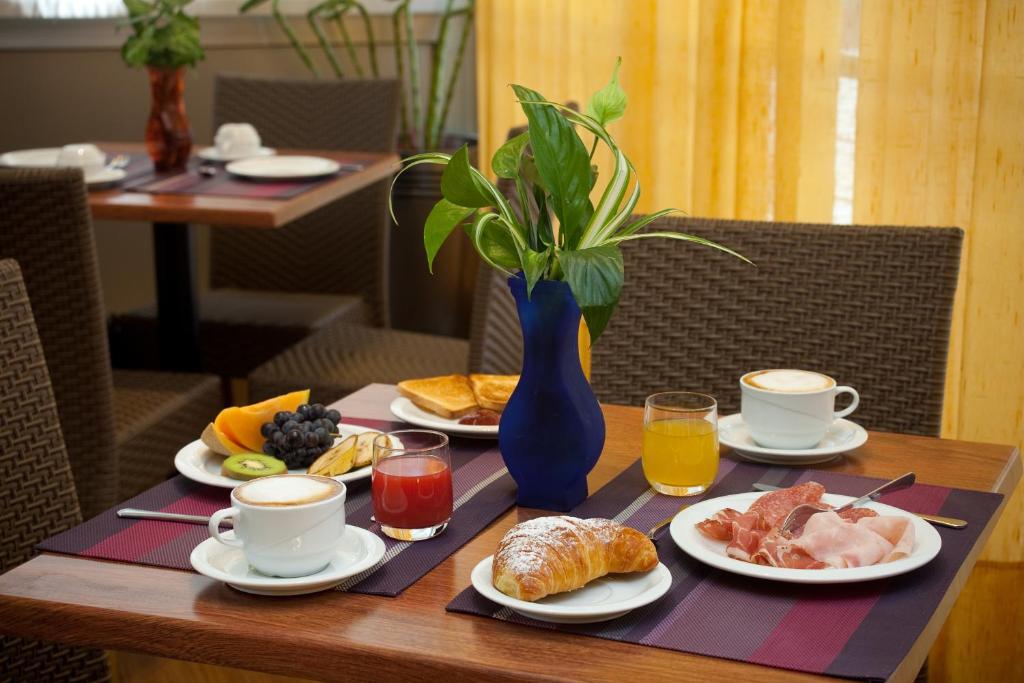 Hotel Tropical — Restaurant & bars in Jesolo, Veneto