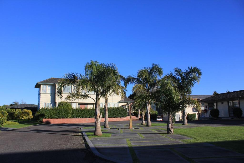 Coronation Court Motel