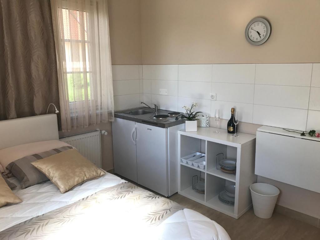 Linden Garden Apartment, Postojna, Slovenia Photos, Room Rates