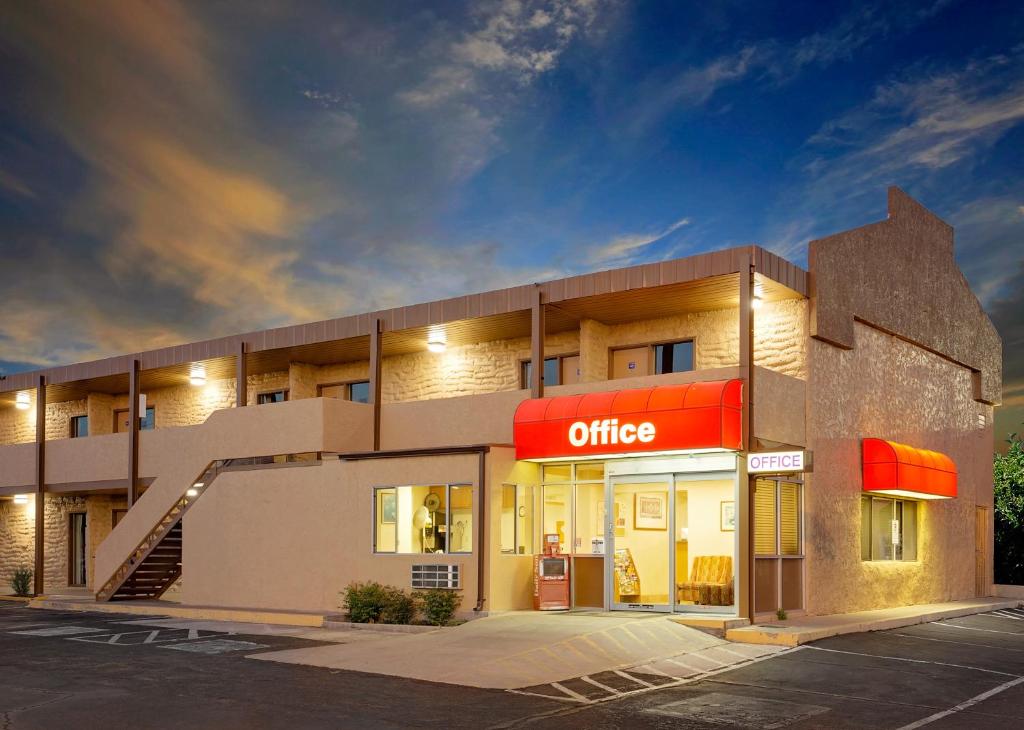 1. 나이츠 인 - ..