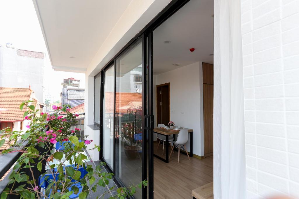 Quiet Hoang Quoc Viet Hotel & apartment