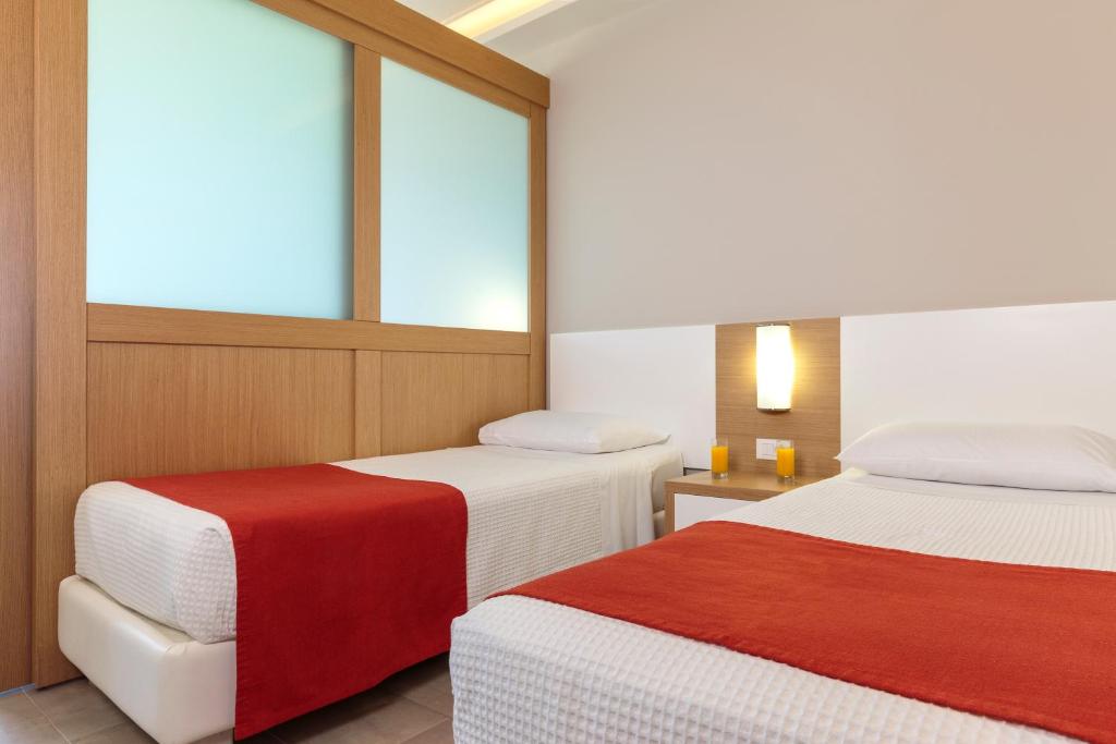 Family Room with Garden View