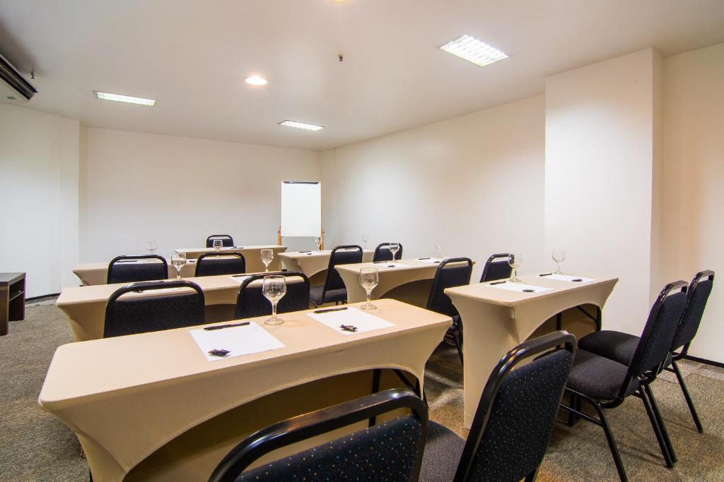 Sala de reuniões / Salões de baile