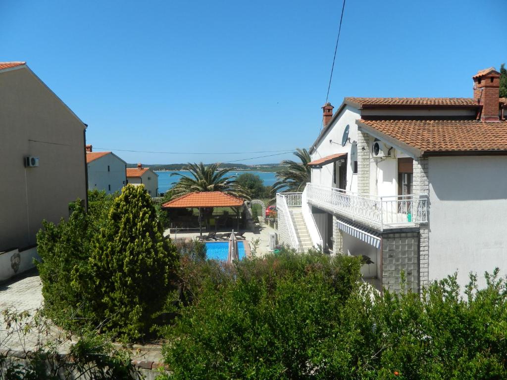 Apartments Vila Palma — Hotel in Liznjan