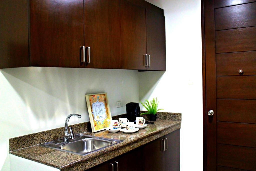 Shower, Food District Hostel - Ortigas Kapitolyo in Manila