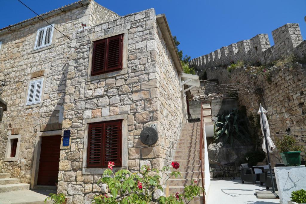 Apartments Seka — Hotel in Hvar