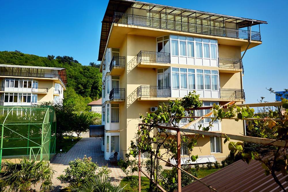 Солоники лазаревское ул тихорецкая. Гостевой дом в солониках лазаревский. Отели солоники лазаревский. Усадьба вараздат солоники. Олимп отель сочи лазаревское.